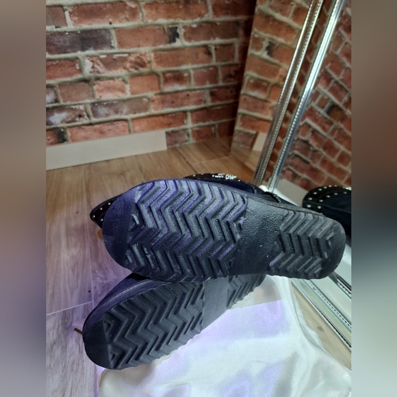 An Aww Sooo Soft Fleece Interior - Picture 5 of 10